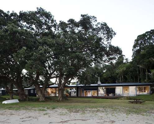 Tawharanui House by RTA Studio (via Lunchbox Architect)