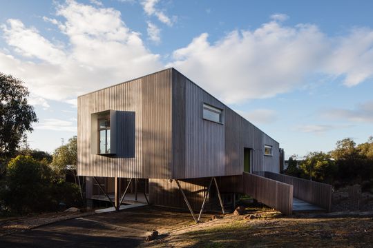 This Beach House Wraps Around Itself to Protect from the Elements