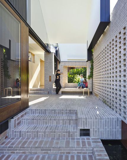 Aperture House by Cox Rayner Architects and Twofold Studio (via Lunchbox Architect)