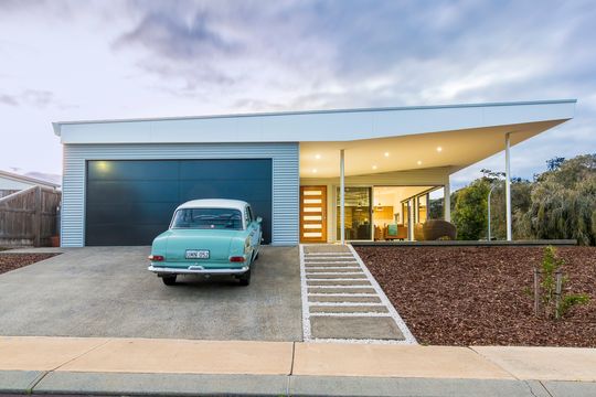 Holiday Shack Blends Mid Century Modern with Australian Rural Shed