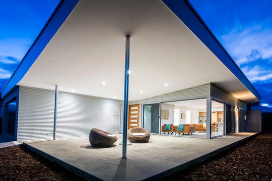 Holiday Shack Blends Mid Century Modern with Australian Rural Shed