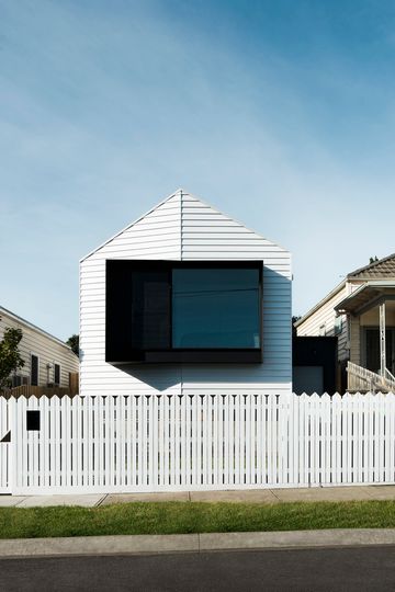 A Contemporary House Reinterprets Its Victorian-Era Neighbours