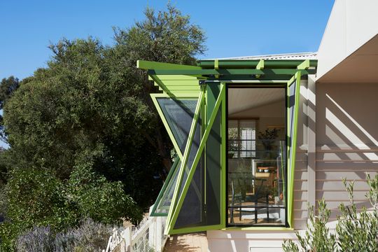 A Dour Old Post Office Finds Its Mojo As a Sunny Summer Beach House