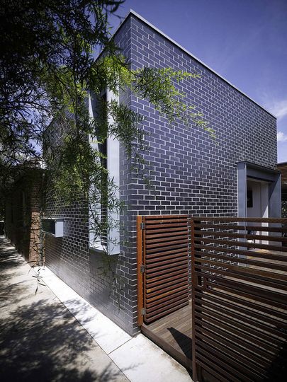 Haberfield House rear extension is built from glazed bricks