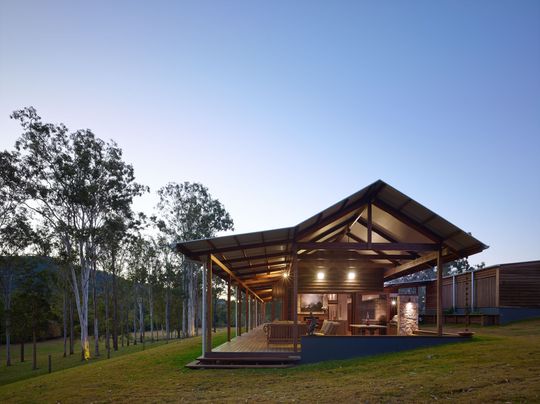 Hinterland House by Shaun Lockyer Architects (via Lunchbox Architect)