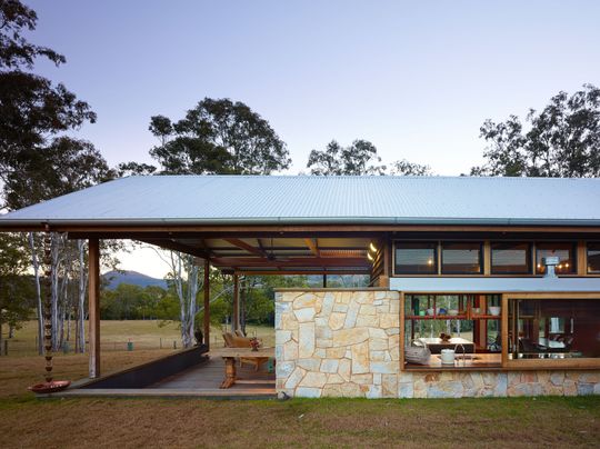 Hinterland House by Shaun Lockyer Architects (via Lunchbox Architect)