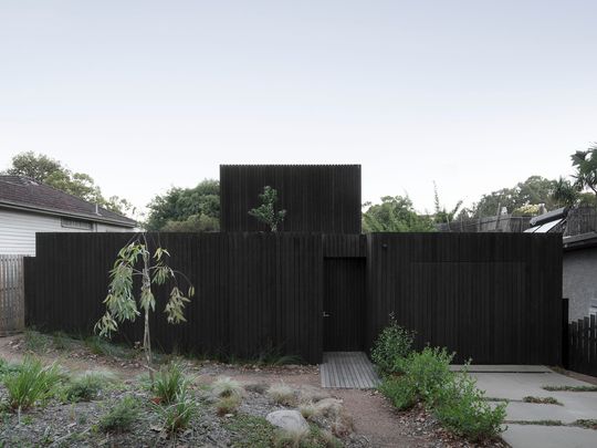 This Suburban Home Connects with the Landscape in a Unique Way