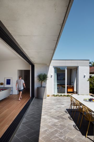 This Sydney Home Turns the Traditional Aussie House on its Side