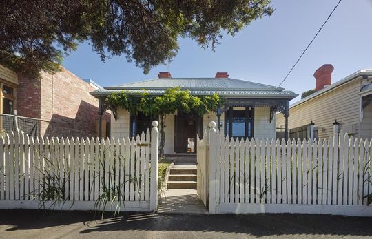 From the front, House Reduction retains its traditional victorian facade