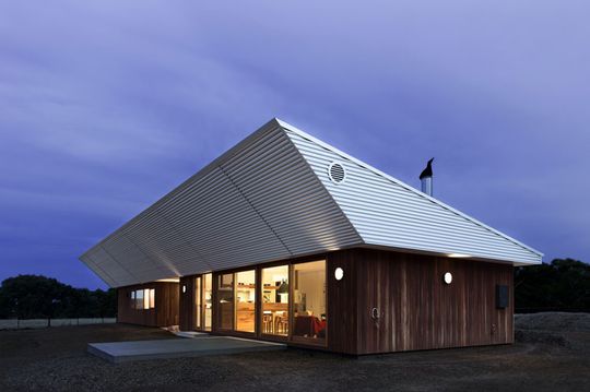 Leura Lane House skillion roof sails over the North-facing windows