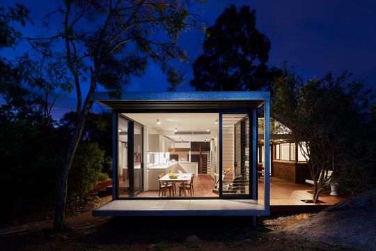 A New Glass Box Protrudes to Transport this Family into the Landscape