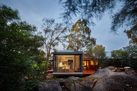 A New Glass Box Protrudes to Transport this Family into the Landscape