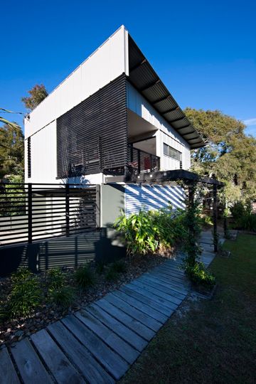 Marcus Beach House by Bark Design Architects (via Lunchbox Architect)