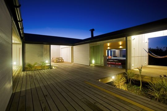 Modern Beach House by Bourne Blue Architects (via Lunchbox Architect)