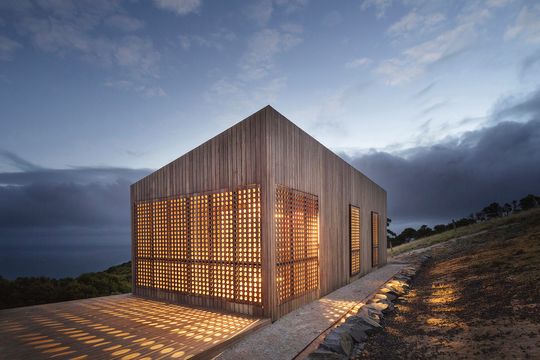 Moonlight Cabin by Jackson Clements Burrows Architects (via Lunchbox Architect)