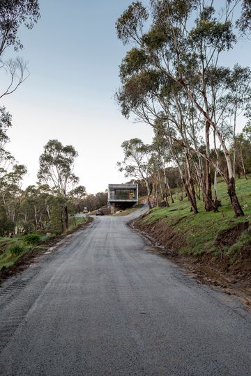 A Home On a Challenging Site is Designed to Resist Bushfire