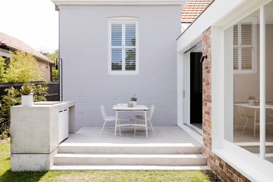 New Addition Steps Down Half a Level to Reunite House and Garden