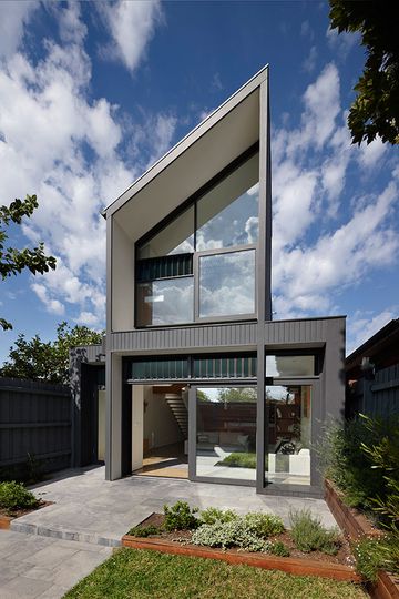 Modern lines and contrasting black and white define the modern extension to the rear of North Fitzroy House