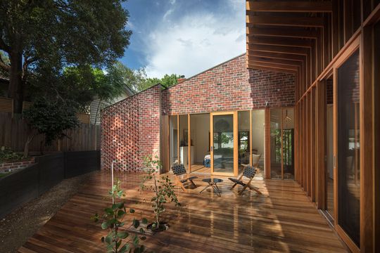 A Renovation that Honours a Beautiful Old Gum Tree in the Backyard