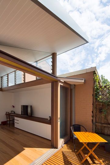 Back-of-House Renovation Makes This Courtyard House an All-Seasons Home