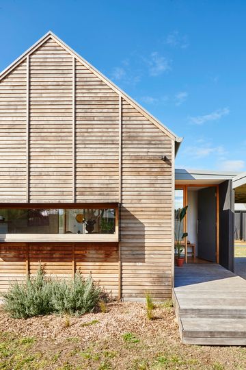 Modern Timber Coastal Home Still Achieves Bushfire and Energy Ratings
