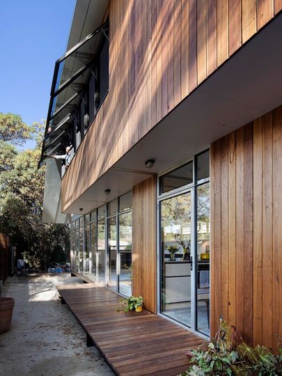 From Disused Inner-City Car Park to a Compact Family Home