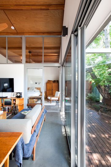 A Compact Home Makes the Most of Light and Space an a Tight Block