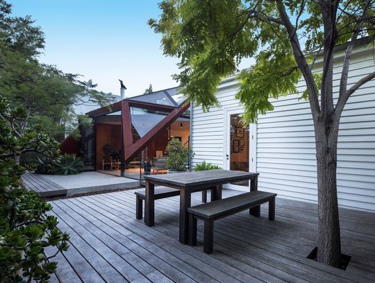 Glazed Roof Floats Like a Leaf Capturing Views of Trees and Sky