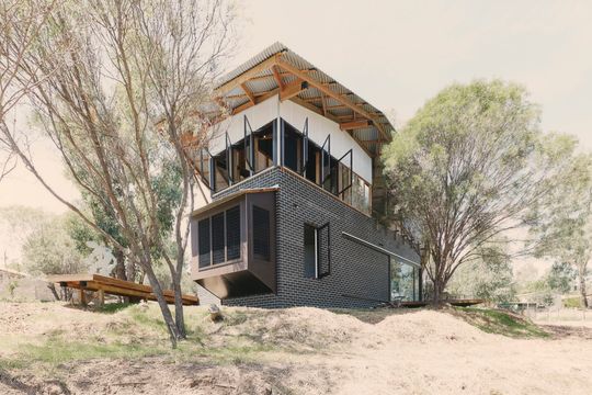 This Country Shack Feels More Like a Tent or a Boat in the Landscape