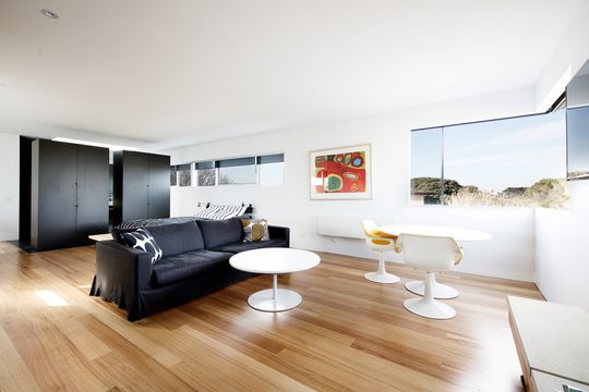 An Urban Take on the Traditional Aussie Beach House in Torquay