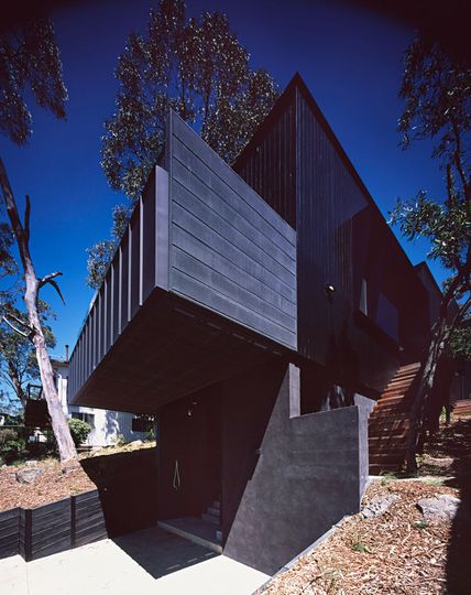 From the front, Treehouse cantilevers dramatically over the sloping site to make space for car parking