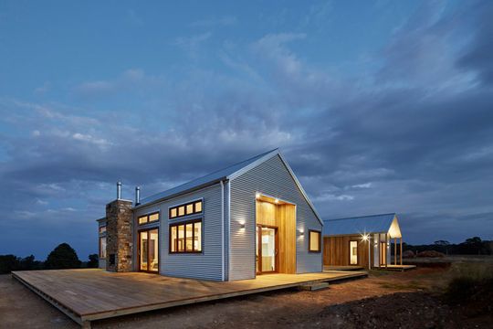 Trentham Modern Farmhouse by Glow Building Design (via Lunchbox Architect)