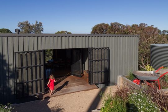 Venus Bay Bach by MRTN Architects (via Lunchbox Architect)