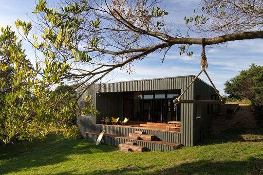 Venus Bay Bach by MRTN Architects (via Lunchbox Architect)