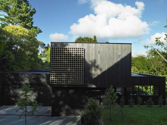 Waiatarua Houseby Monk Mackenzie Architects (via Lunchbox Architect)