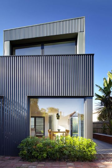 Corrugated iron rear cladding of Yarra Street House