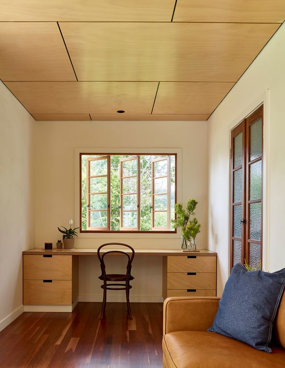 A Sunroom and Articulated Fence Were All it Took to Update this Home