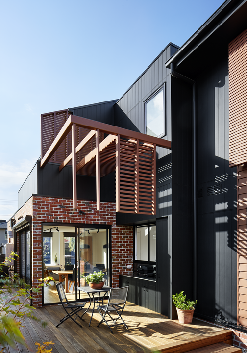 Downsizer Creates New Home in the Backyard of Her Corner Block
