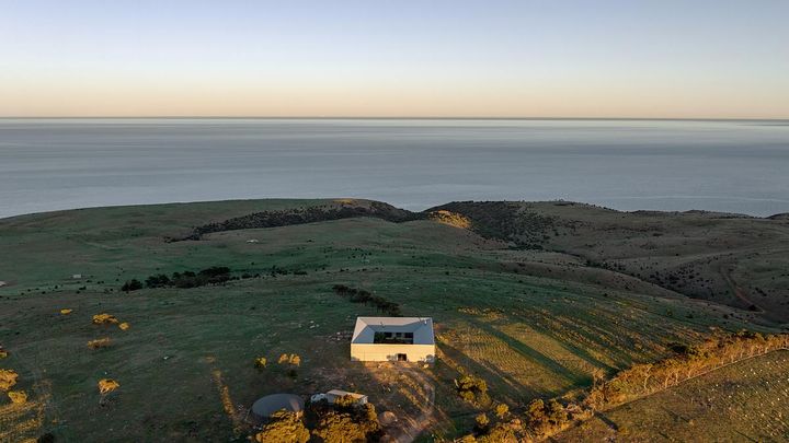 Reimagining Tradition: An Off-Grid Farmhouse in Carrickalinga
