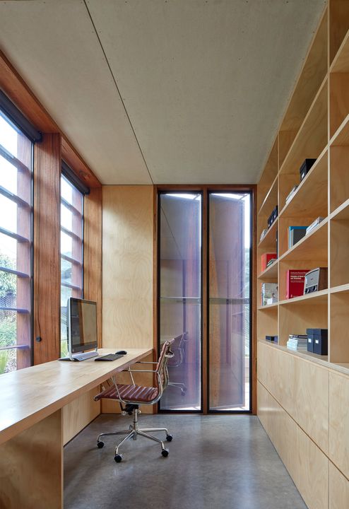 A Courtyard Connects Living and Sleeping Areas at this Beach House