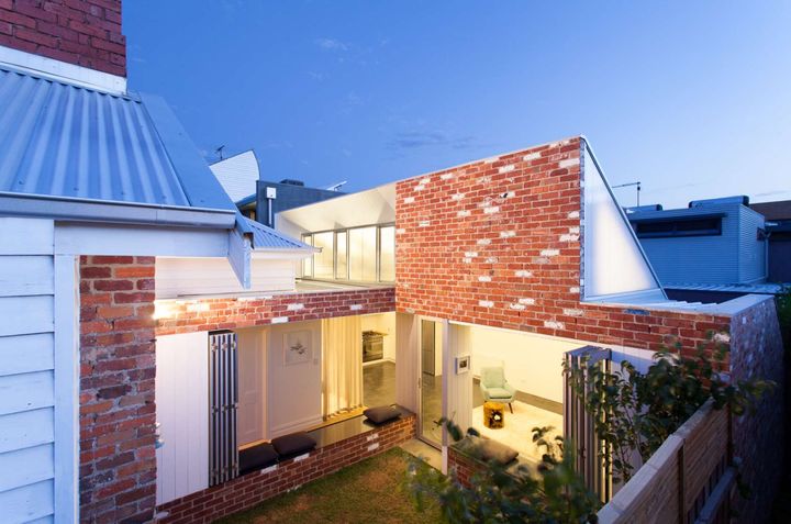 Turnaround House: Like a Sunflower, This House Grows to Face the Sun