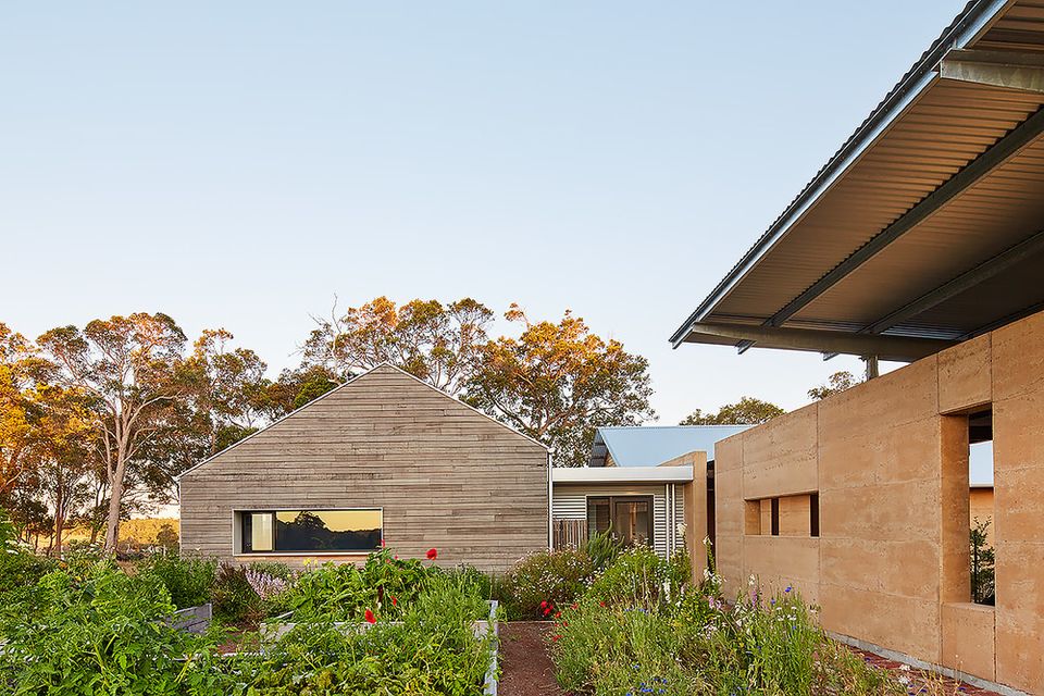 A Modern Farm House with a Traditional Farm-Style Verandah