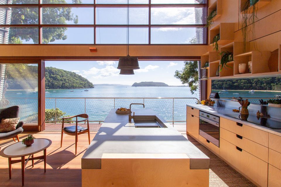 This Modern Australian Beach House Feels Like It's Floating on Water