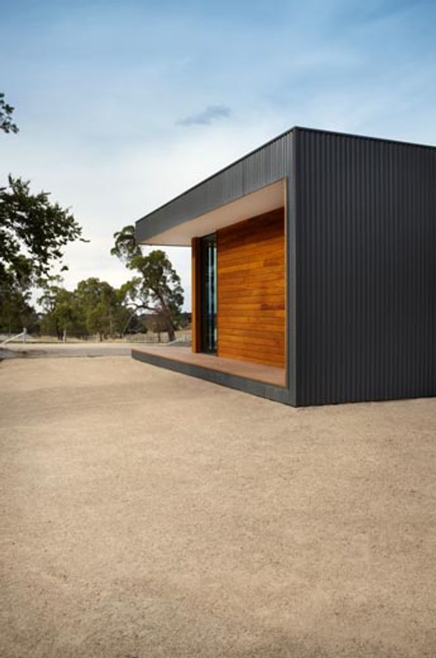 Prefab-ulous Digs for a Couple of Jackaroos on This Malmsbury Farm