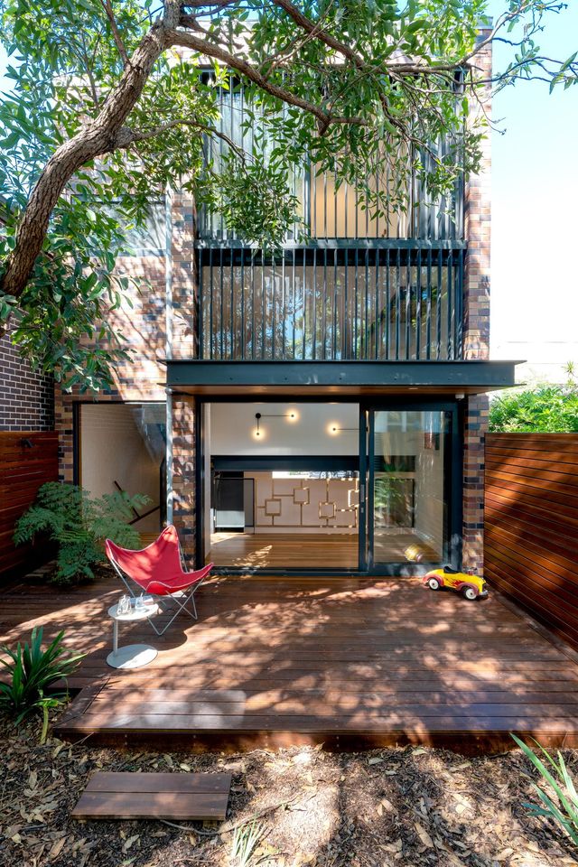 A New Laneway House Celebrates This Inner Suburb's History of Bricks